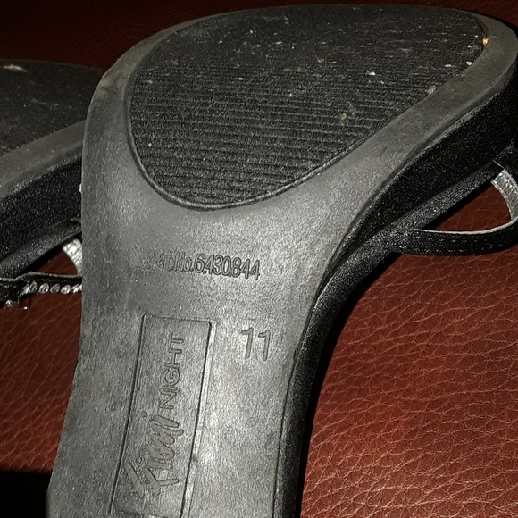 Fioni  hourglass heels - Picture 4 of 6